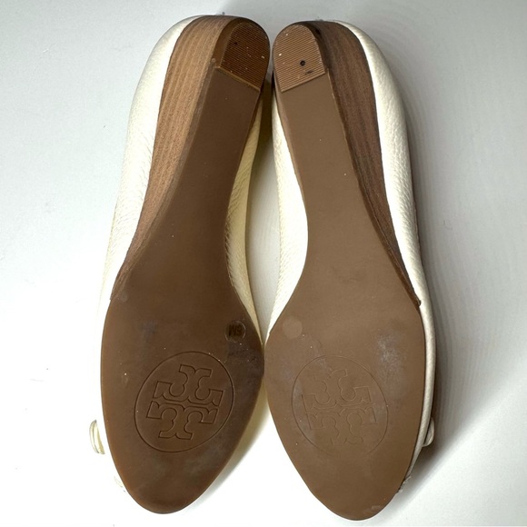 Tory Burch Women’s Leticia Peep Toe Low Wedge Shoes Ivory Gold Size- 6 M - Picture 9 of 9
